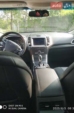 Позашляховик / Кросовер Ford Edge 2016 в 
