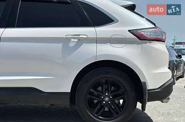 Позашляховик / Кросовер Ford Edge 2018 в 