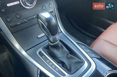 Позашляховик / Кросовер Ford Edge 2016 в 