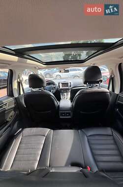 Позашляховик / Кросовер Ford Edge 2015 в 