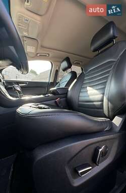 Позашляховик / Кросовер Ford Edge 2015 в 