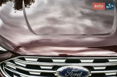 Внедорожник / Кроссовер Ford Edge 2019 в 