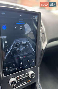 Внедорожник / Кроссовер Ford Edge 2022 в 