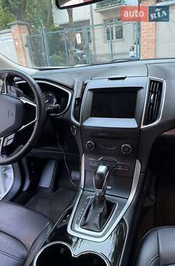 Внедорожник / Кроссовер Ford Edge 2017 в 