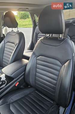 Позашляховик / Кросовер Ford Edge 2015 в 