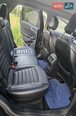 Позашляховик / Кросовер Ford Edge 2015 в 