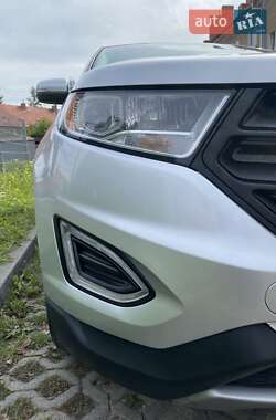 Позашляховик / Кросовер Ford Edge 2016 в 