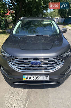 Позашляховик / Кросовер Ford Edge 2019 в 
