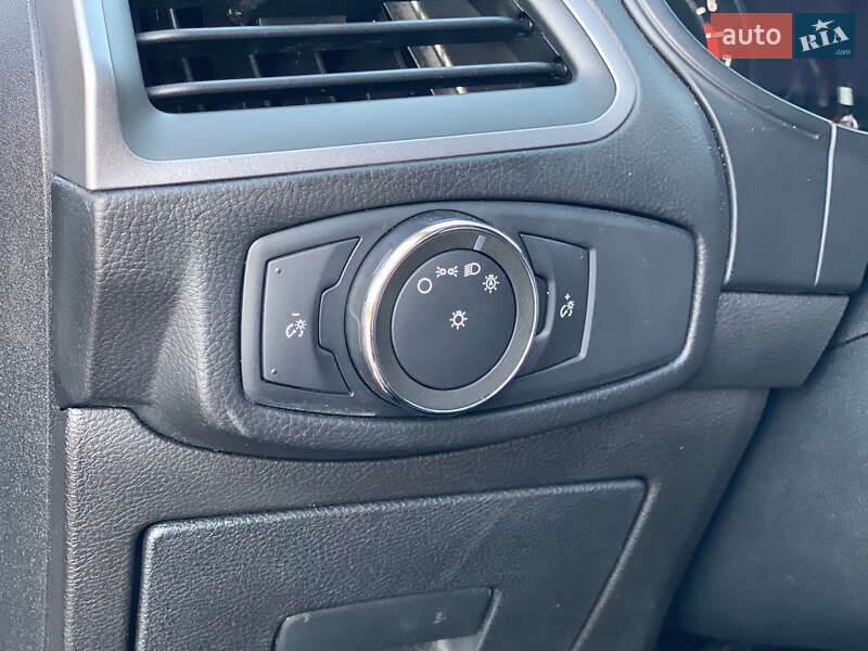 Позашляховик / Кросовер Ford Edge 2016 в Дубні