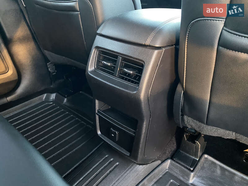 Позашляховик / Кросовер Ford Edge 2016 в Дубні