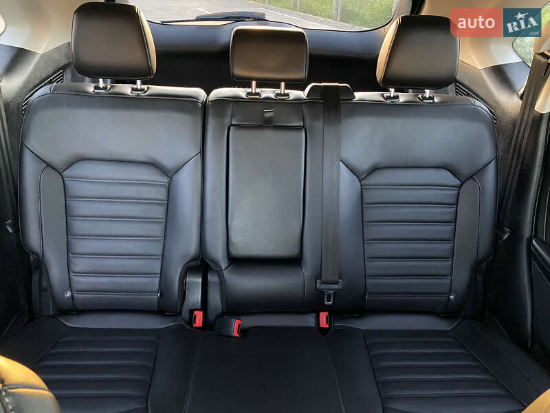 Позашляховик / Кросовер Ford Edge 2016 в Дубні