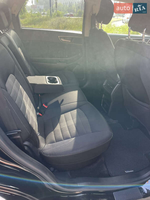 Внедорожник / Кроссовер Ford Edge 2017 в Вишневом