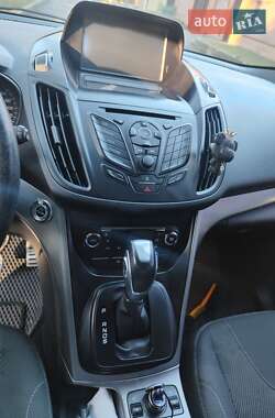 Внедорожник / Кроссовер Ford Edge 2013 в 