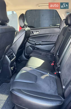 Позашляховик / Кросовер Ford Edge 2016 в 