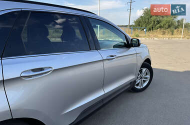 Внедорожник / Кроссовер Ford Edge 2017 в 