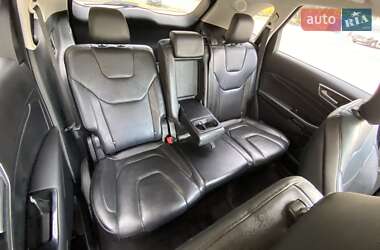 Позашляховик / Кросовер Ford Edge 2019 в 