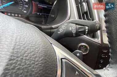 Позашляховик / Кросовер Ford Edge 2019 в 