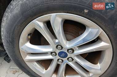 Позашляховик / Кросовер Ford Edge 2016 в 