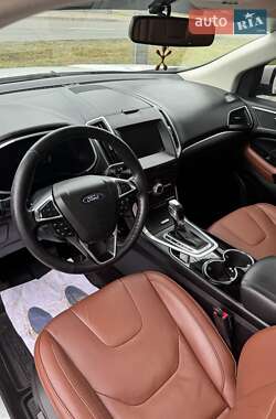 Позашляховик / Кросовер Ford Edge 2018 в 