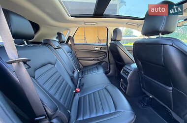 Позашляховик / Кросовер Ford Edge 2019 в 