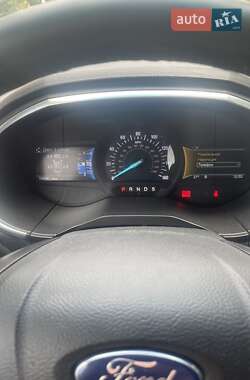Внедорожник / Кроссовер Ford Edge 2015 в 