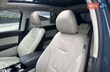 Позашляховик / Кросовер Ford Edge 2016 в 