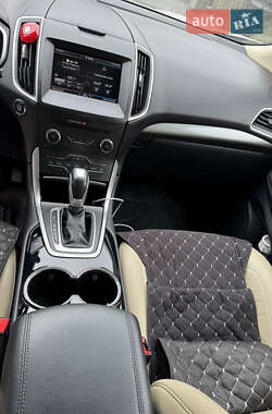 Позашляховик / Кросовер Ford Edge 2015 в 