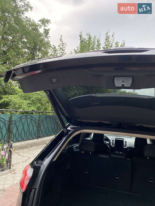 Позашляховик / Кросовер Ford Edge 2021 в Умані