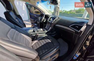 Позашляховик / Кросовер Ford Edge 2019 в 
