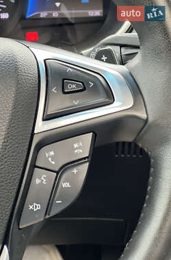 Внедорожник / Кроссовер Ford Edge 2015 в 