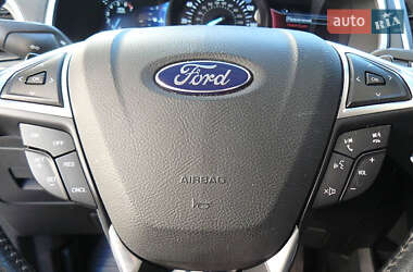 Внедорожник / Кроссовер Ford Edge 2016 в 