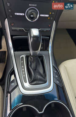 Внедорожник / Кроссовер Ford Edge 2015 в 