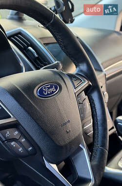 Внедорожник / Кроссовер Ford Edge 2016 в 