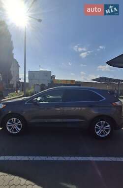 Позашляховик / Кросовер Ford Edge 2019 в 