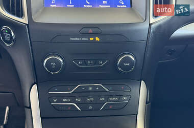 Внедорожник / Кроссовер Ford Edge 2019 в 