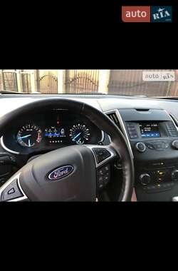 Внедорожник / Кроссовер Ford Edge 2016 в 