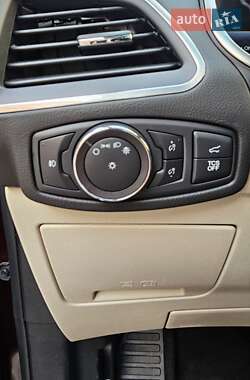 Внедорожник / Кроссовер Ford Edge 2019 в 