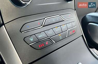 Внедорожник / Кроссовер Ford Edge 2016 в 