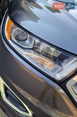 Внедорожник / Кроссовер Ford Edge 2017 в 
