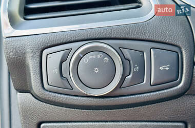 Внедорожник / Кроссовер Ford Edge 2015 в 