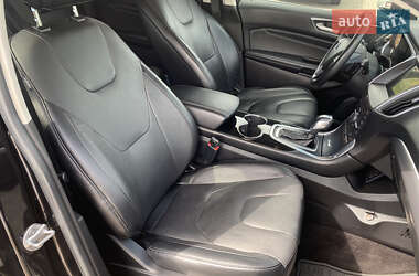 Внедорожник / Кроссовер Ford Edge 2016 в 
