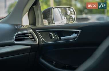 Внедорожник / Кроссовер Ford Edge 2018 в 