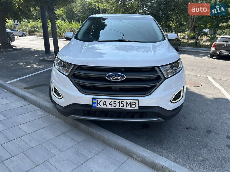 Внедорожник / Кроссовер Ford Edge 2016 в 
