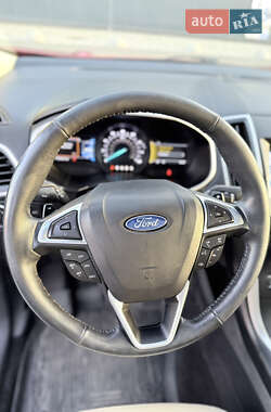 Внедорожник / Кроссовер Ford Edge 2016 в 
