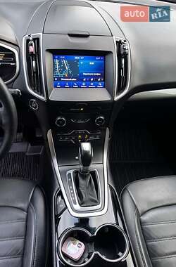 Внедорожник / Кроссовер Ford Edge 2018 в 