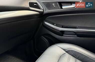 Внедорожник / Кроссовер Ford Edge 2015 в 