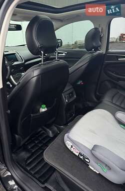 Позашляховик / Кросовер Ford Edge 2015 в 