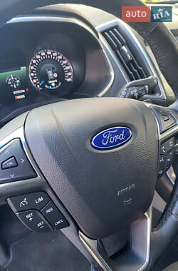 Внедорожник / Кроссовер Ford Edge 2017 в 