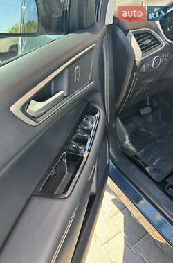 Внедорожник / Кроссовер Ford Edge 2019 в 