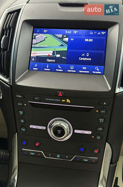 Позашляховик / Кросовер Ford Edge 2019 в 